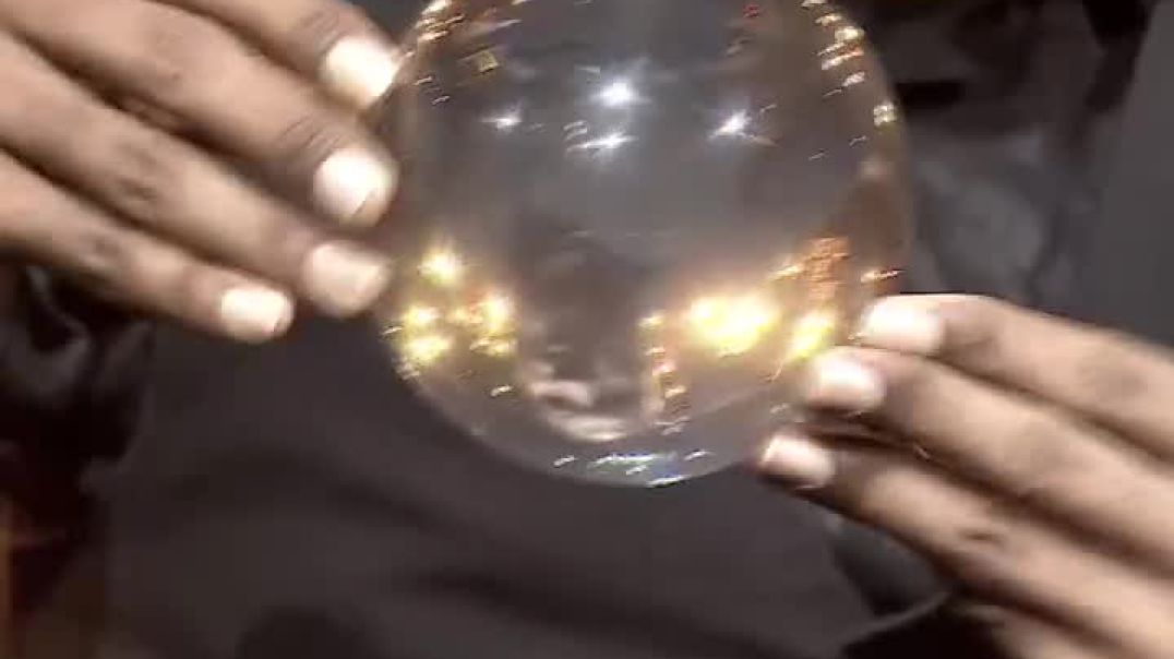 ⁣इस आदमी यादु देख के आपके होश उड़ जाएंगे 😮