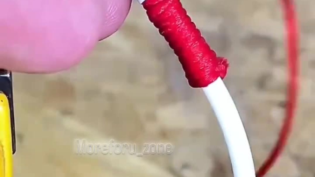 ⁣Ap bhi apne charger ko is trick se safe kr sakte hai👍