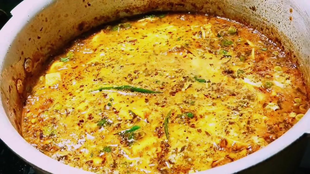 ⁣Methi Matar Paneer Recipe | Restaurant Style Methi Matar Paneer | Winter Special Sabzi | Natural Kha