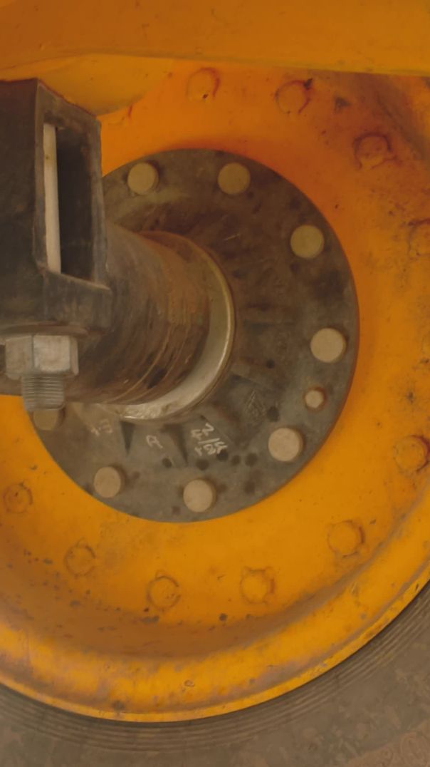 JCB machine birek air nikalte hue