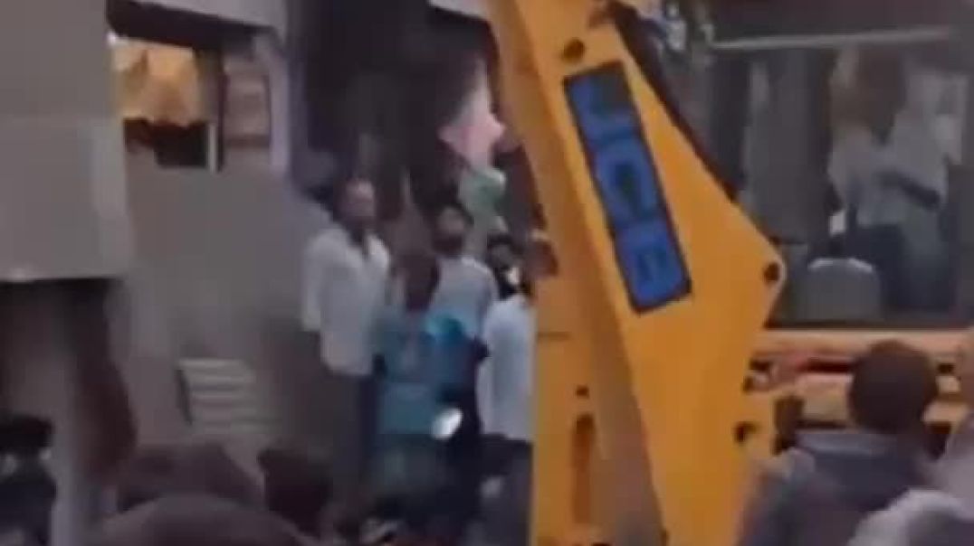 ⁣बुल्डोजर का एक्शन तेज, अवैध अतिक्रमण पर चला प्रशासन का डंडा