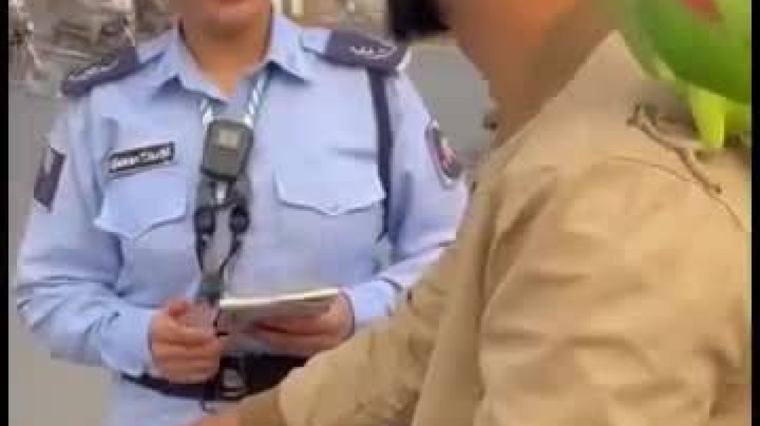 ⁣Parrot_ny_challan_hone_sy_bacha_liya😂❤️❤️_#viralvideo_#parrot_#sehar_#shortvideos_#shorts(360p)