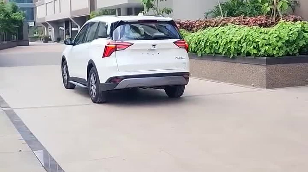 ⁣Mahindra XUV 700 car status