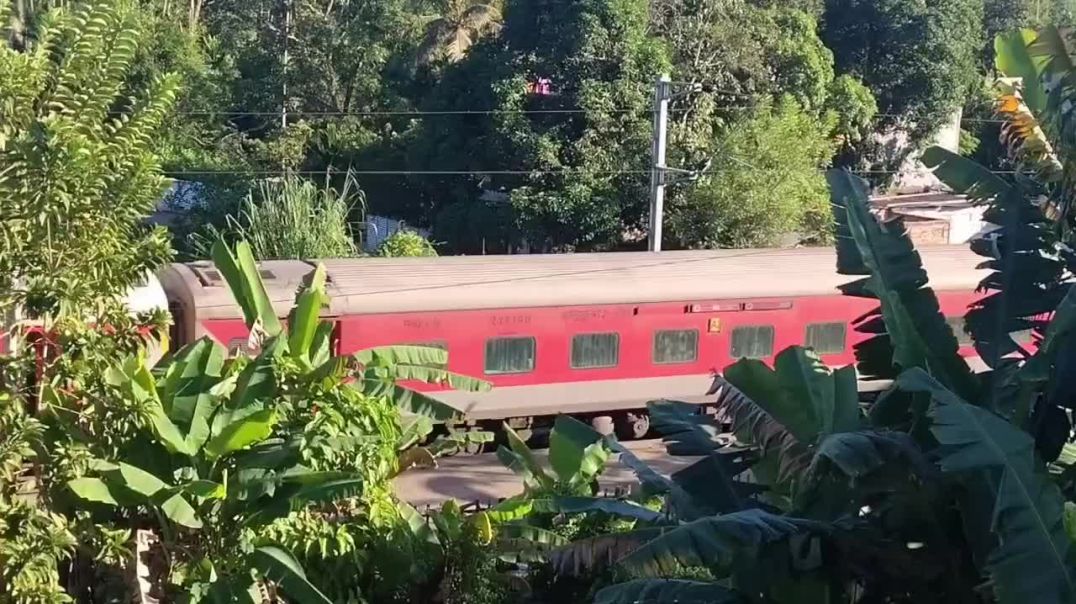 ⁣Mumbai Ltt Express Beautiful Video shooting