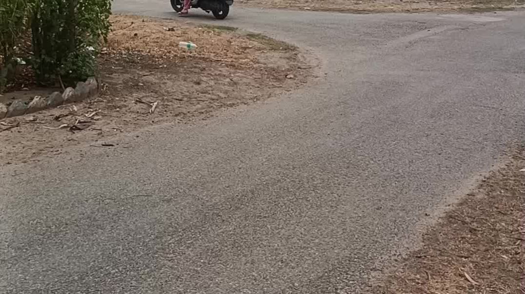 ⁣Scooty wali jatni