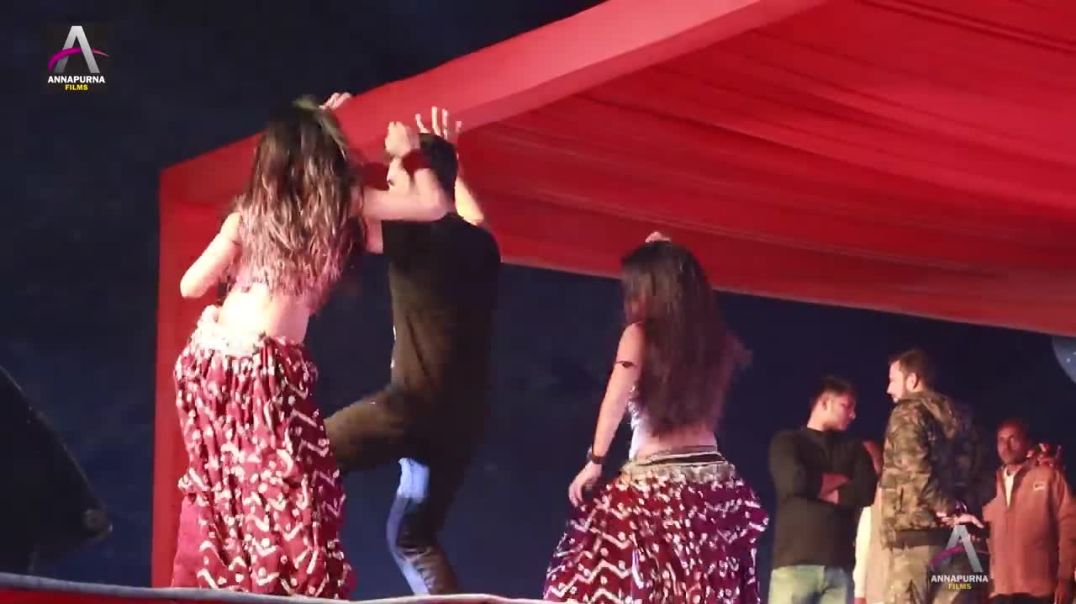 ⁣VIDEO - बलिया में #khesari Lal और #mahi_manisha ने झगड़ा गाने पे झगड़ा कराया _ Akhiya Ke Kajra #jhagra