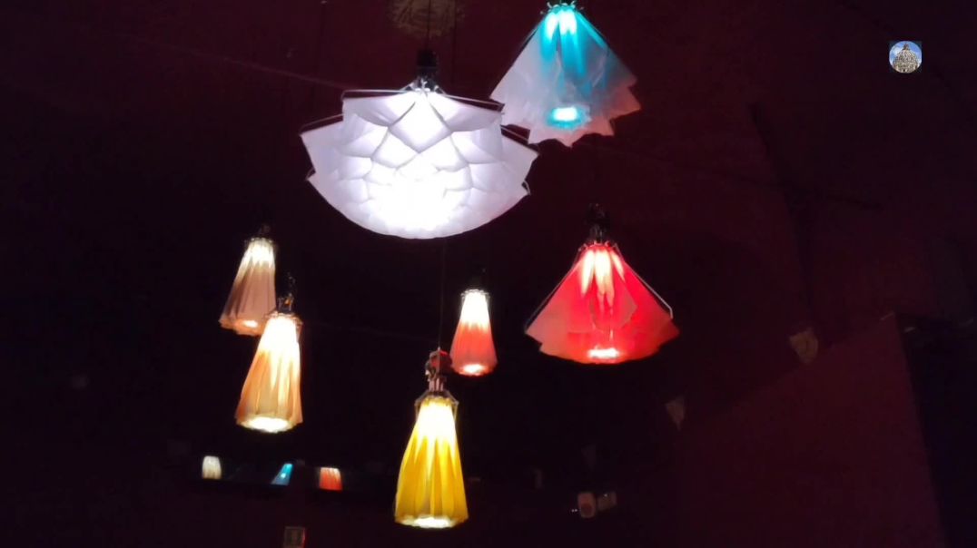 ⁣रोम इटली 🇮🇹 - ये लाइट फुल जैसा बन जाता है | Namaste Italy