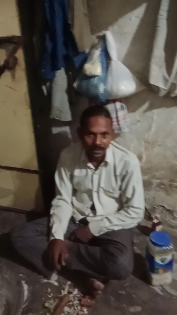 Thekedari peg Laga rahe hain