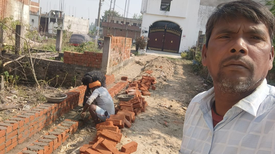 हमारा नाली का काम चलता हुआ