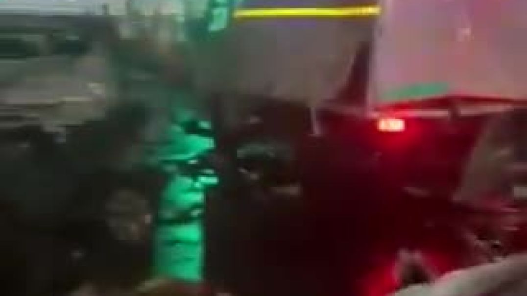 ⁣लाल किले का भयावह वीडियो!  गाड़ियों के परखच्चे उड़ गए हैं, गाड़ियों को देखकर पता चल रहा है कि धमाका कित