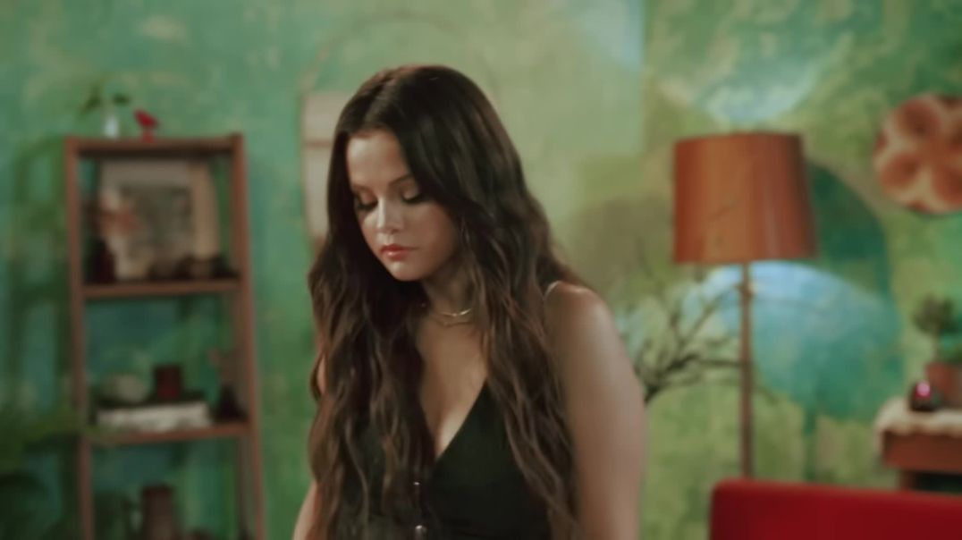 ⁣Rema, Selena Gomez - Calm Down (Official Music Video)