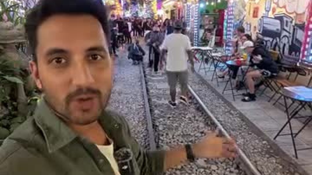 ⁣Train_की_पटरियों_को_बना_दिया_Hotel_😲Train_की_पटरियों_को_बना_दिया_Hotel_😲(360p)