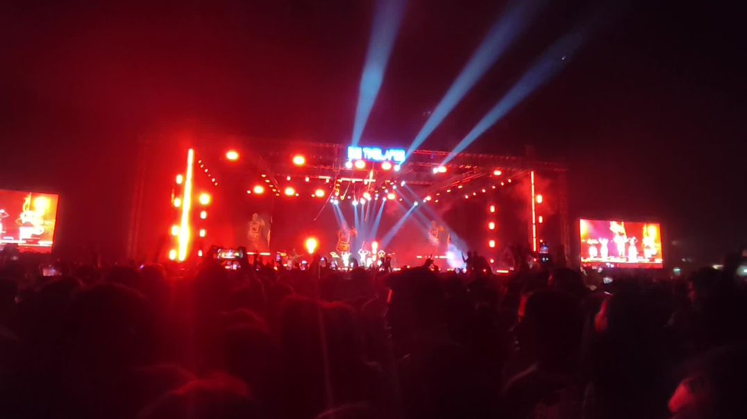 ⁣live concert and performance of dhwani Bhanushali live ❤️🥰🌹,