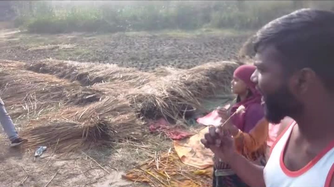 ⁣पैसा, पैसा, दुनिया की पहचान, हाथों का मेल है, पर दिल की न शान। मेहनत से कमाओ, इसे सही जगह लगाओ, ज़रू