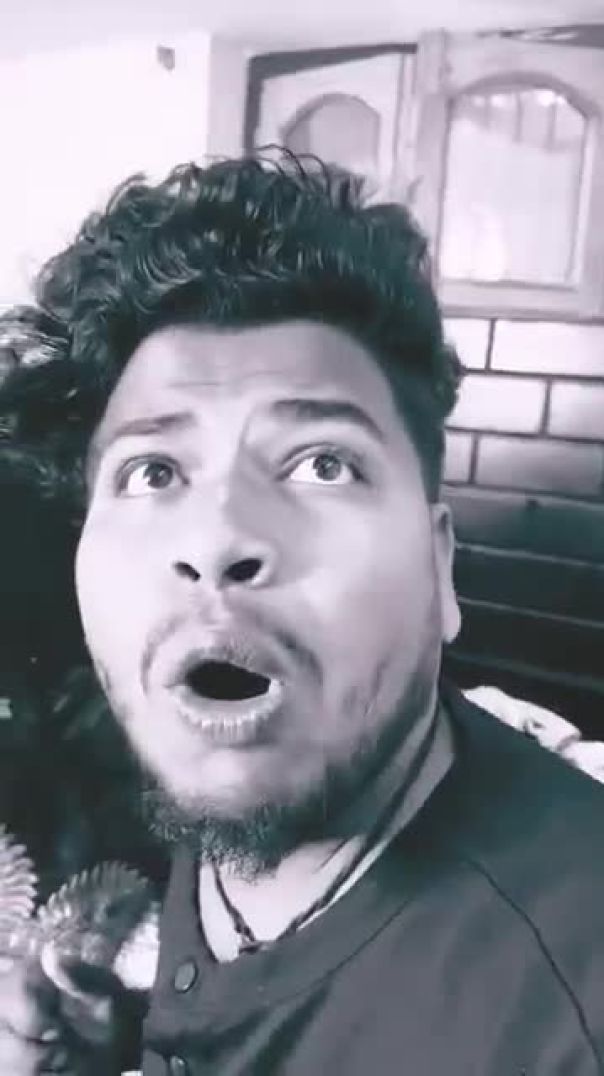 Ladki_lekar_bhaga_he_😂😂____#comedy_#funny_#tarndeng_#freefire_#entertainment_#roast_#salaar_#shorts(360p)