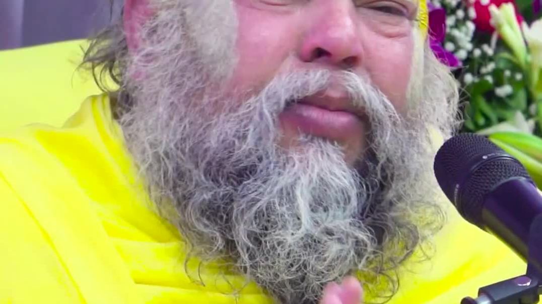 ⁣संकट में संत और ज्योतिष अलग-अलग उपाय बताते हैं। किसकी सुननी चाहिए  #premanandjimaharaj #bhajanmarg