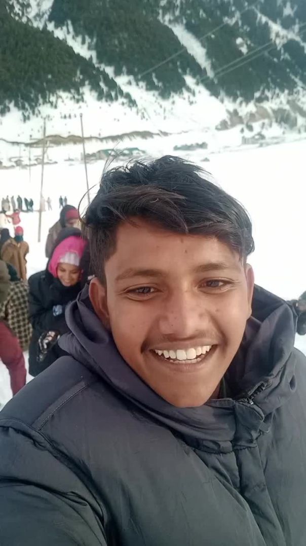 Kashmir ki Barfili pahadiya gulmarg 🏔️☃️🥰