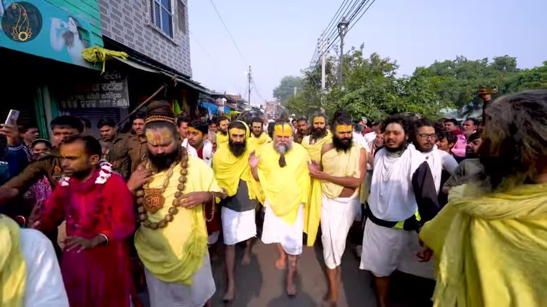 ⁣दाऊ जी के दर्शन करते हुए पूज्य महाराज जी! Bhajan Marg