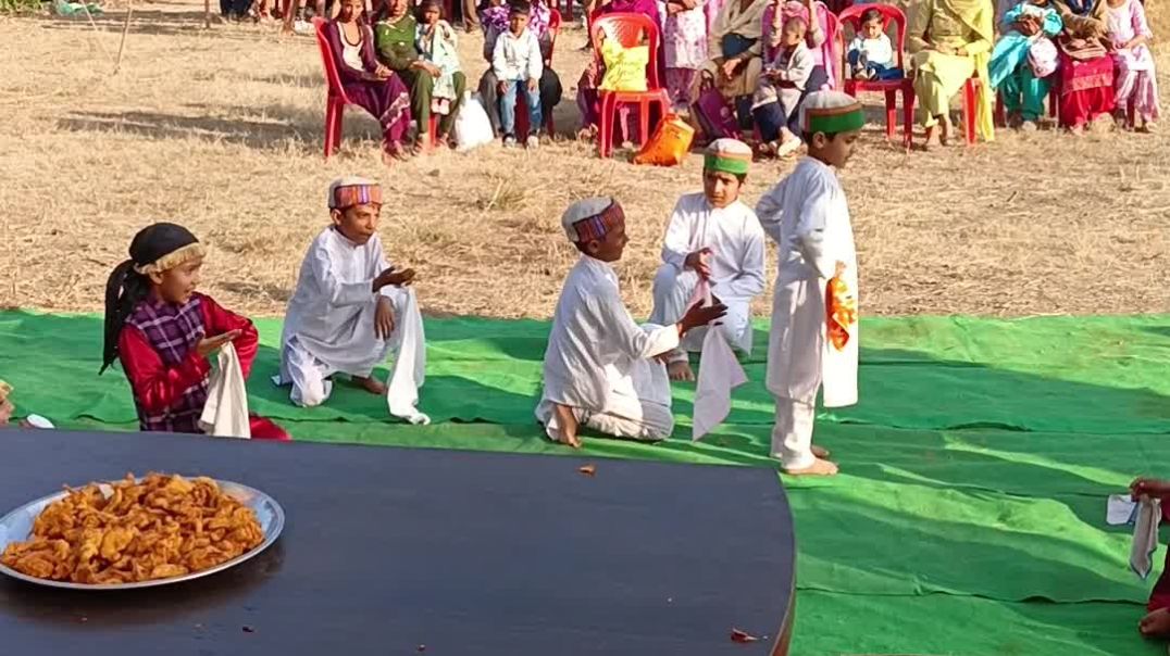 ⁣Cultural program in a fair