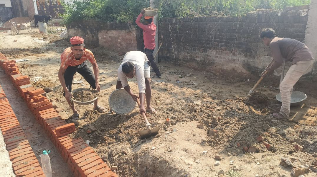 आज मिट्टी की खुदाई हो रही है