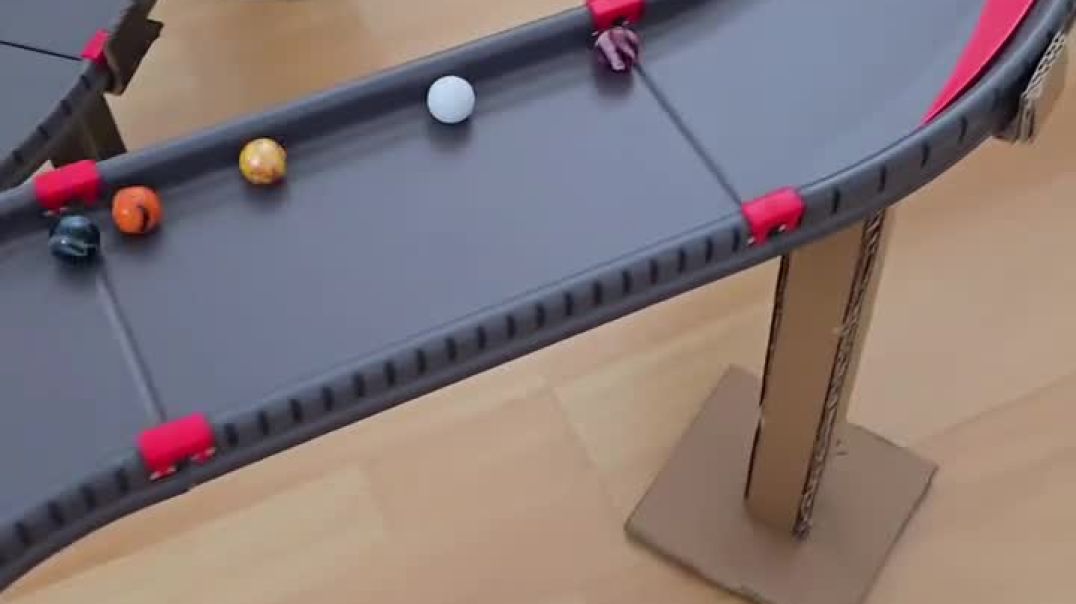 Two lap race between these 6 marbles, wich one is gonna win  🏆