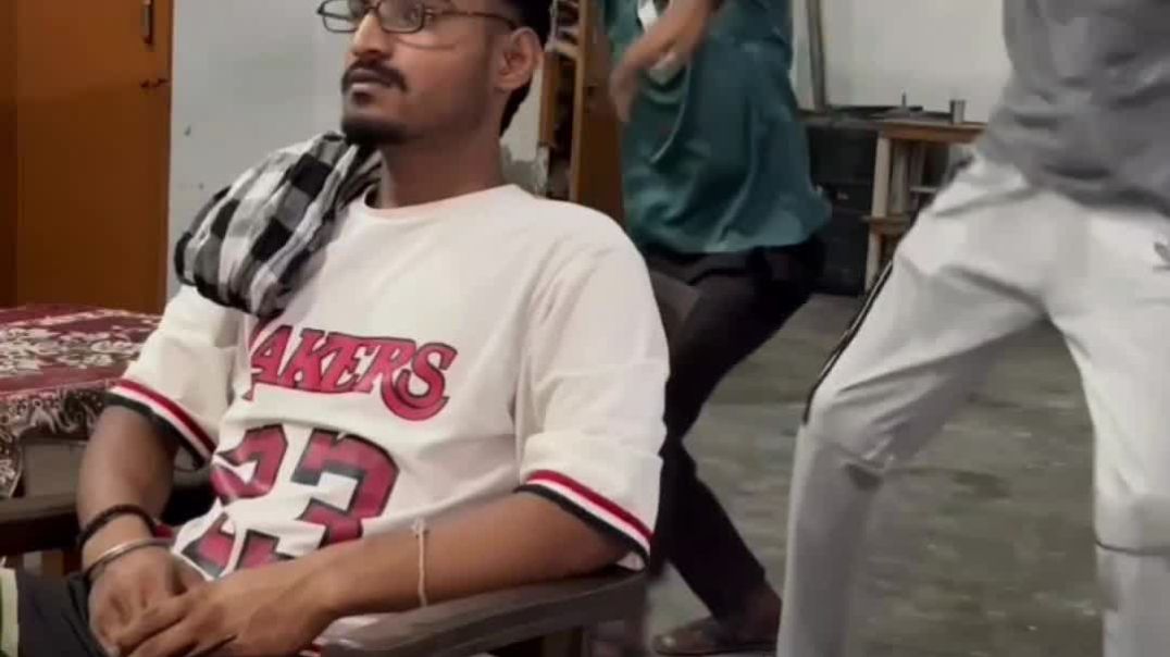 ⁣Mast lagta hai ye music 🎵🤣