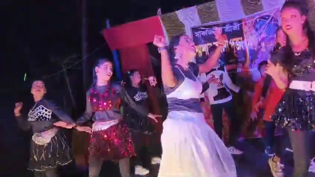 ⁣Kali Kali Aankhon per Gori Kiska naam hai #dance #reels #shorts #india