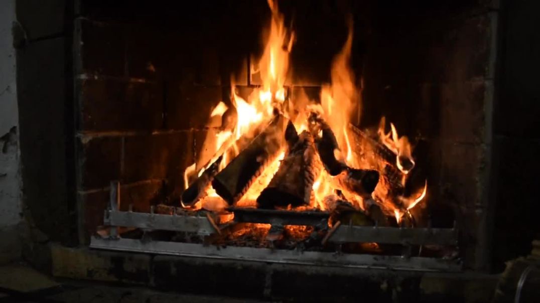 ⁣Christmas Instrumental Music and Cozy Fireplace Ambience _ Relaxing Christmas Ambience