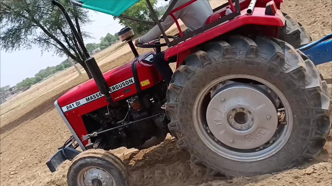 ⁣Tractor video 📸