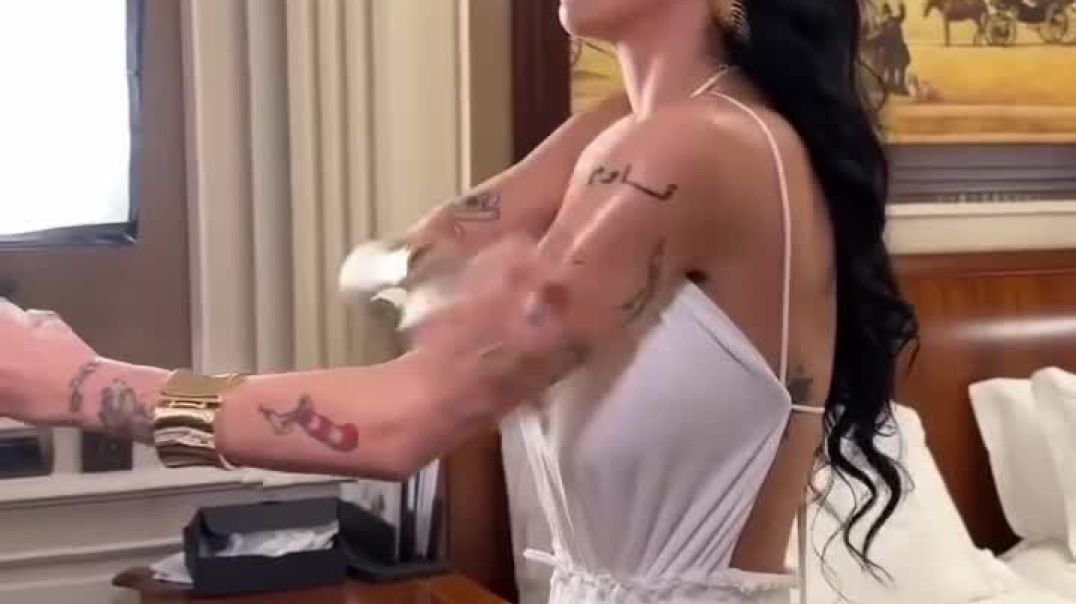 facebook_1765956262391