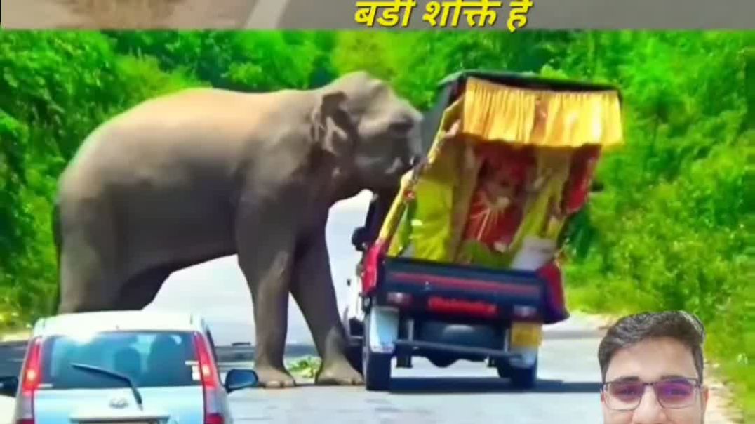 ⁣Animated Globe Breaking News Streaming TikTok Mobile Video_20250626_230329_0001