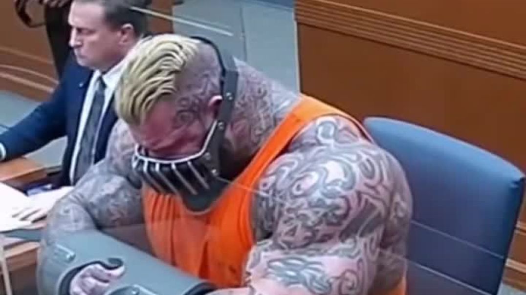 日本利用压电瓷砖将脚步转化为电能。这些瓷砖捕捉来自你脚步的动能