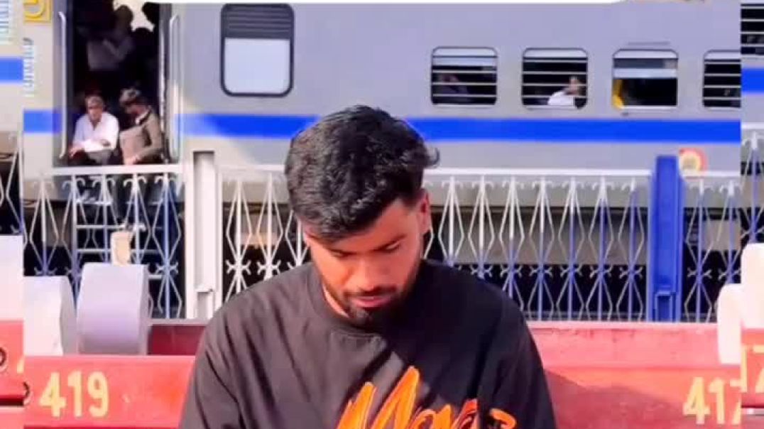 ⁣“Mobile तो पेंट में था… पर जब पेंट ही गायब निकला 😂🤯 | Funny Twist | #shorts #comedy”