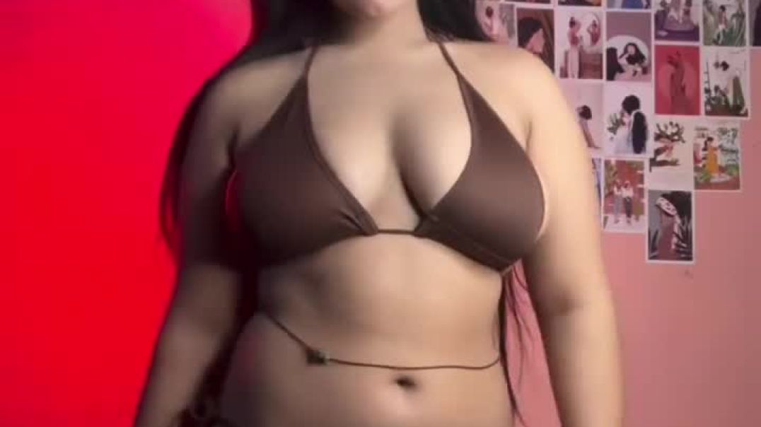 ⁣Dress change girl