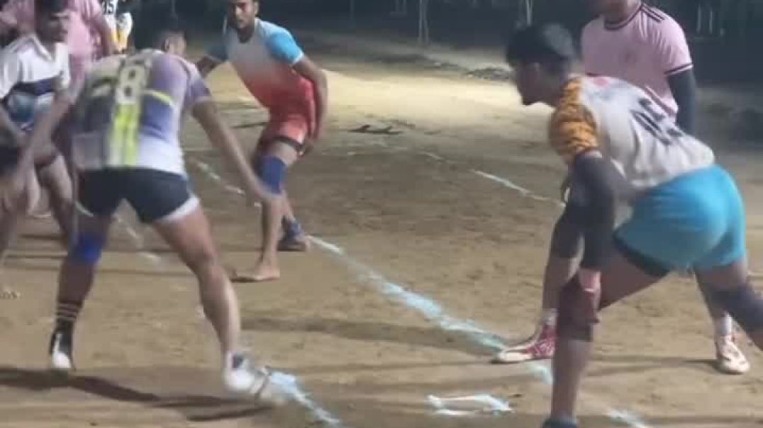 ⁣Corner ke dami ko kick