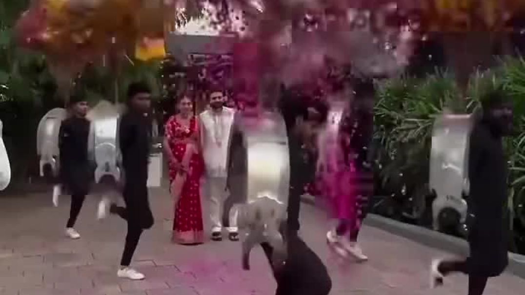 ⁣#balloon_#fun_#event_#love_#holi_#shortfeed_#fashiontrends_#shorts_#100m_#wedding_#trendingshorts(72