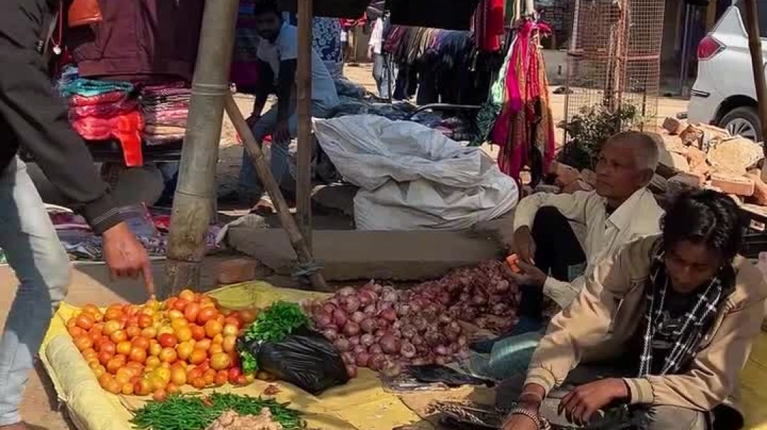 ⁣Bajar mein mobile chori ho gaya