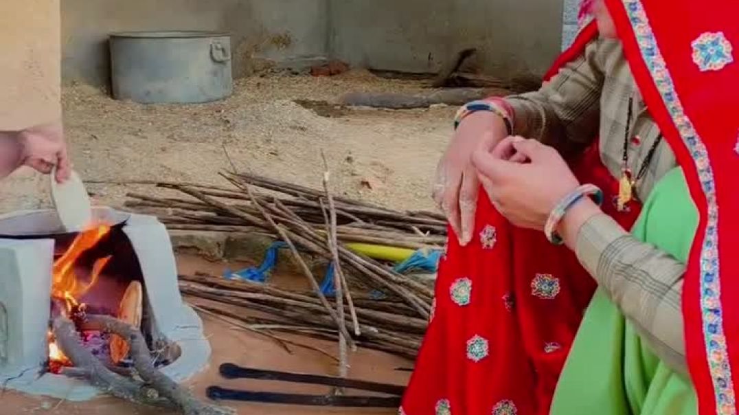 ⁣बाजरे_की_रोटी_बनाने_की_ट्रेनिंग_लेते_हुए_😍😍😍🥰🥰_#villagelife_#newpost_#viralreels_#video_#trandingson