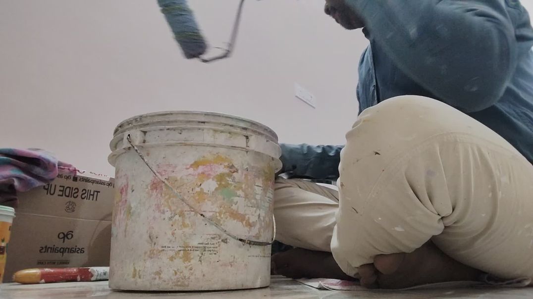 ⁣थोड़ा-थोड़ा जो कलर बच गया था सबको मिक्स करके कलर बनाएं