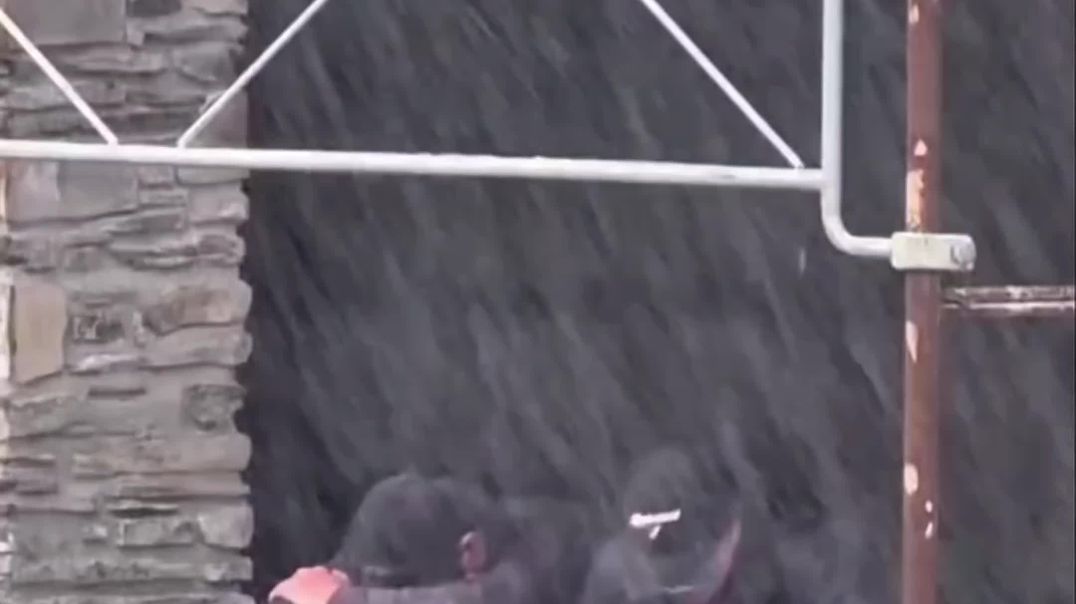 ⁣Uper dekh le 😜🤪