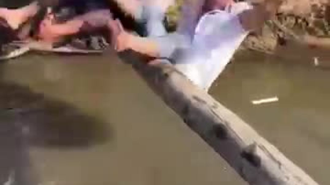 ⁣मोटा_Skateboard_से_गिर_गया_😱😂~_miniwood_toy-_woodworking_art_skill__hands_craft_#shorts_#funny(360p)