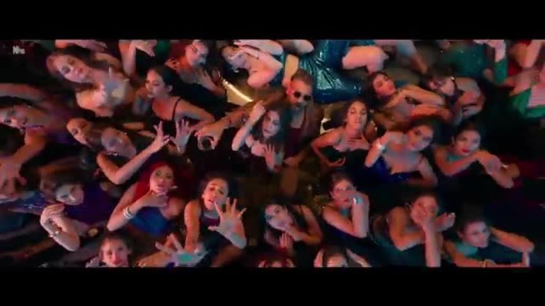 ⁣LAAL_PARI__Song___Yo_Yo_Honey_Singh___Sajid_Nadiadwala___Tarun_Mansukhani___Housefull_5(360p)