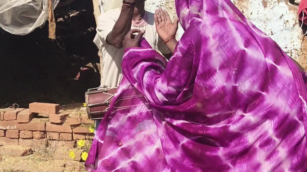 ⁣Gaon😍 gaon 🤙me daru🤣