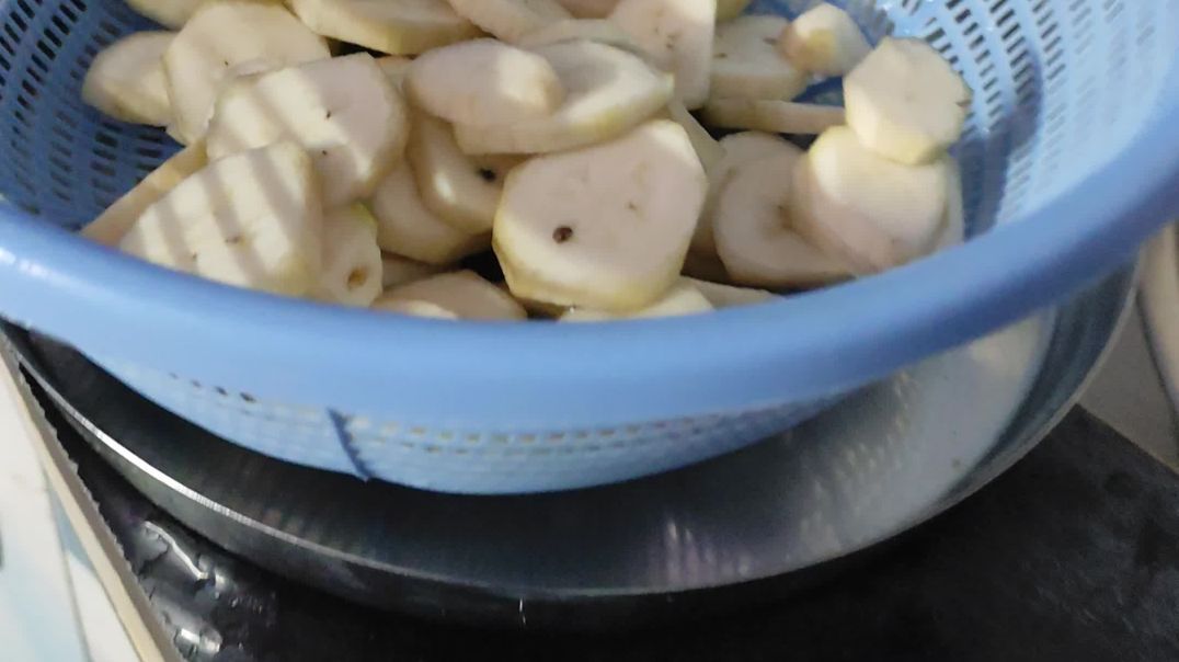 ⁣রান্না পুজোর সবজি কাটা হচ্ছে। Ranna pujor sabji kata hocha.