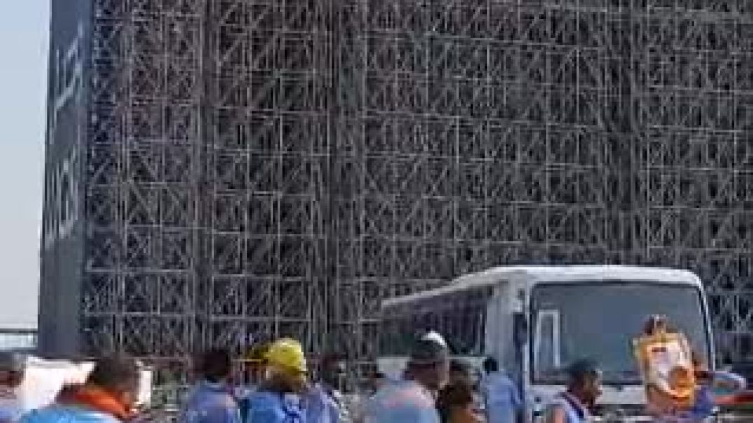 ⁣Dubai mein setting carpenter Street feeder ka kam kaisa hota hai