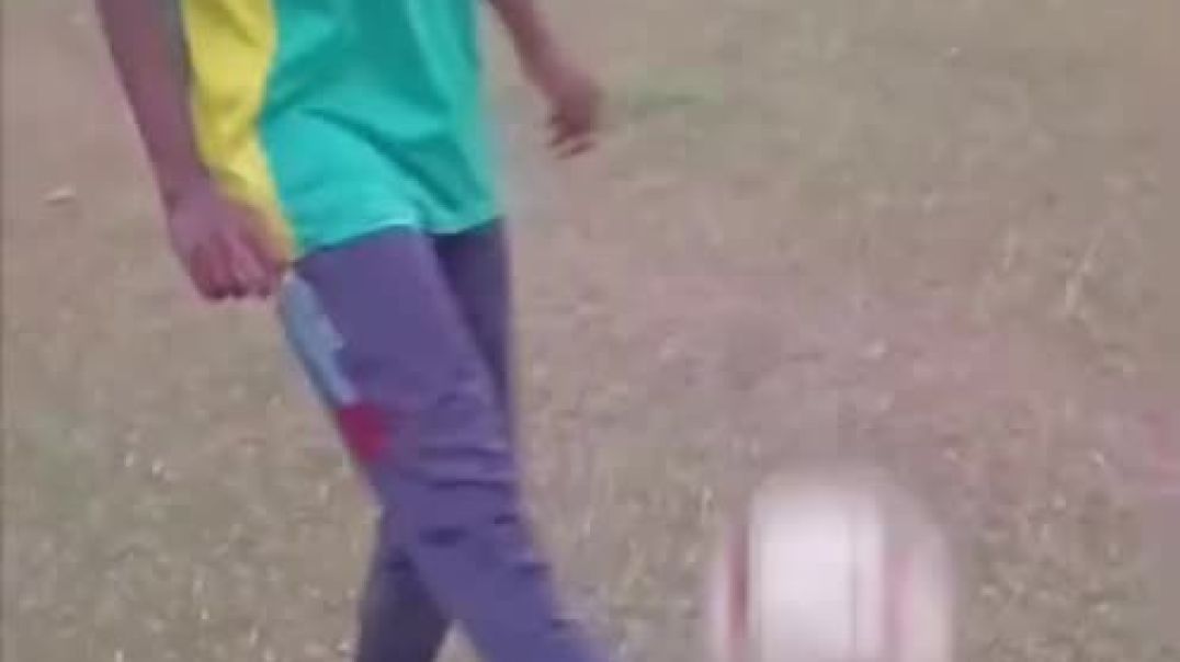 ⁣Football juggling