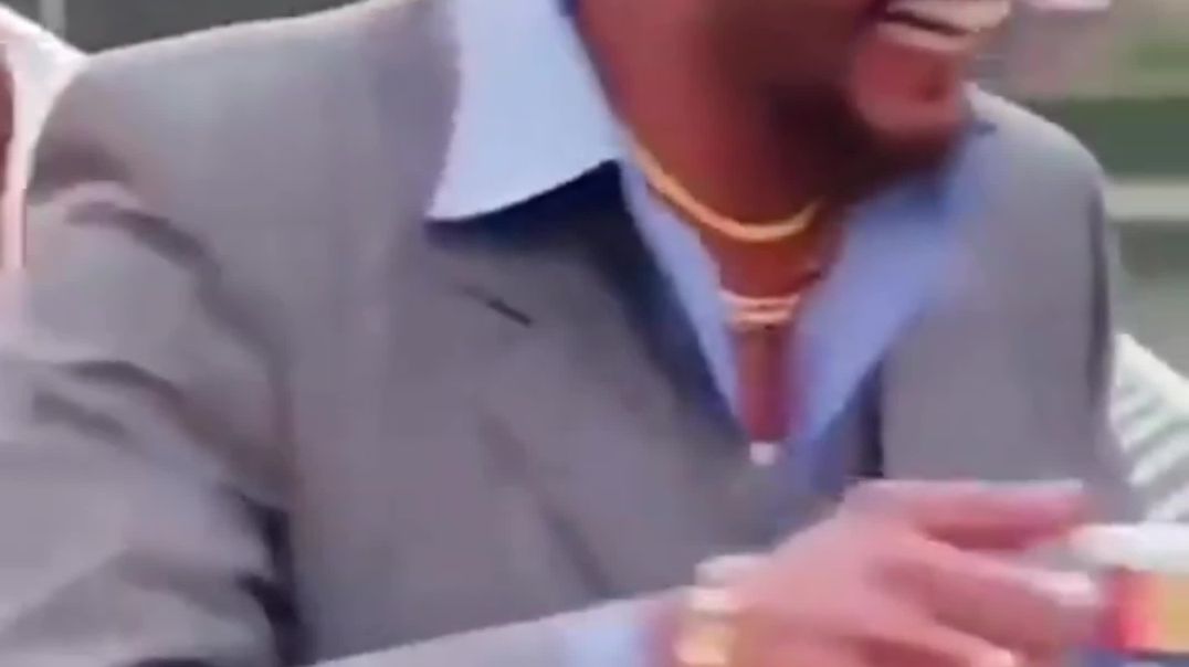 ⁣आज बसन्ती ने कुत्तों के सामने नाच ही दिया 😂