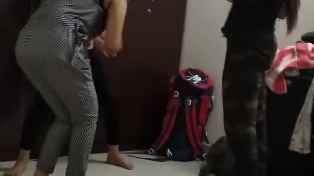 ⁣hostel girl dance performance 💃