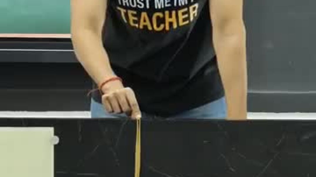 ⁣Can_you_hang_a_bottle_without_a_counterweight__#theoryofphysics_#anubhavsir_#counterweight_#gwalior