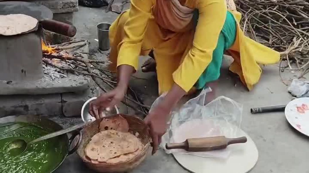 ⁣Hey Guys 🤣 dekho mene roti sbji bna li aa jao aap bhi 😂 | Guys मैने रोटी सब्जी बना ली है आप भी खालों